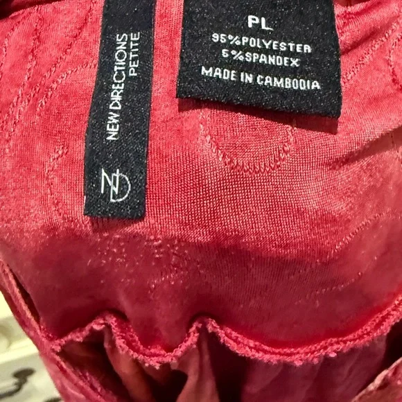 New Directions Mandarin Collar Red Sleeveless Blouse - Picture 2 of 5